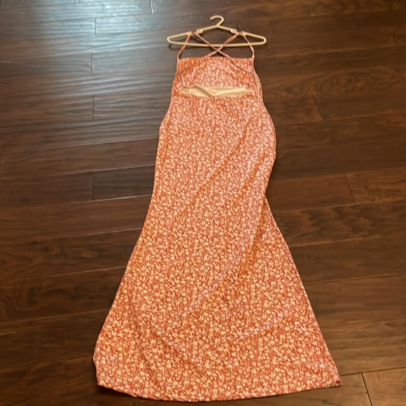 Rust color floral backless sundress/crisscross adjustable straps  size medium - Picture 2 of 3